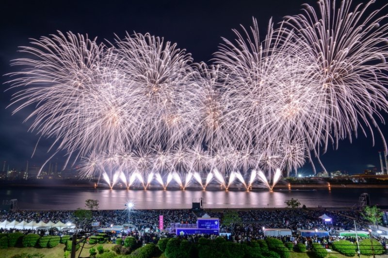 포항 국제 불빛 축제 불꽃놀이. ⓒ사진 포항시 제공, 연합뉴스